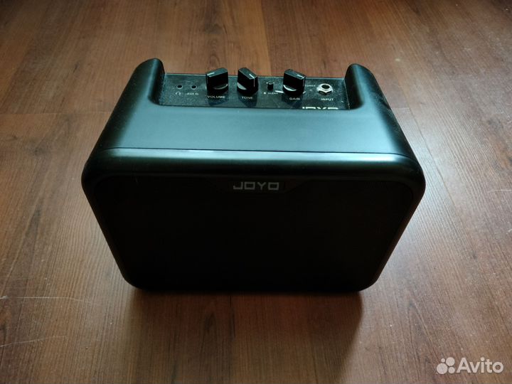 Гитарный комбоусилитель