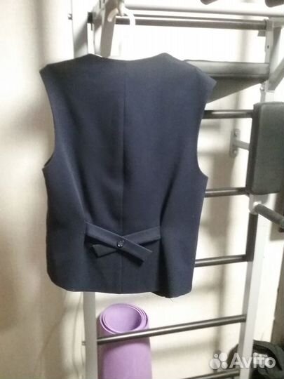 Школьный костюм для мальчика 140 (жилет и брюки)