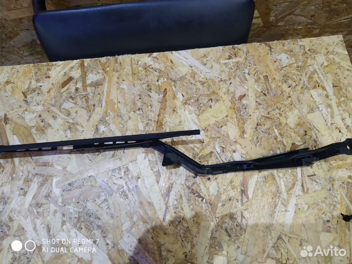 Поводок стеклоочистителя задний Tahoe, Escalade 2