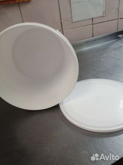 Ведро пластиковое с крышкой