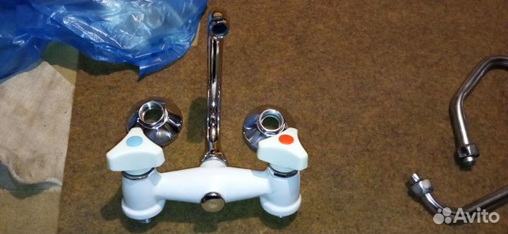 Смеситель для ванны новый