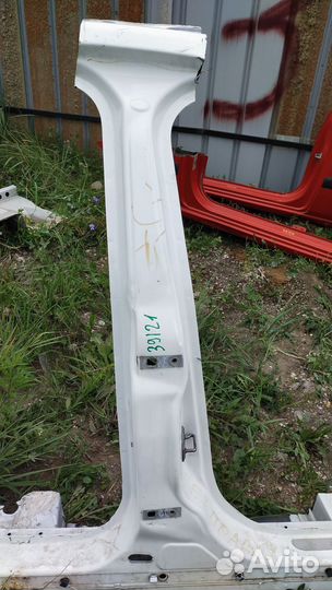 Стойка кузова средняя правая Ford Focus 3