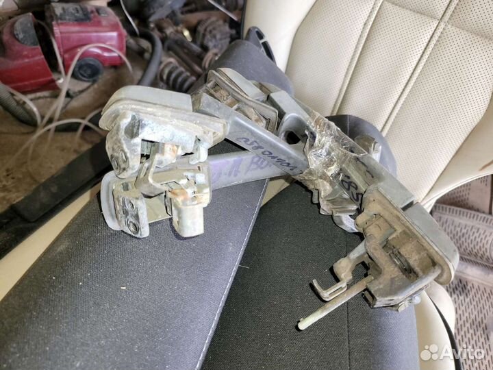 Замок ручка двери на вольво 850