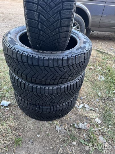 Pirelli Scorpion Ice Zero 2 225/55 R18