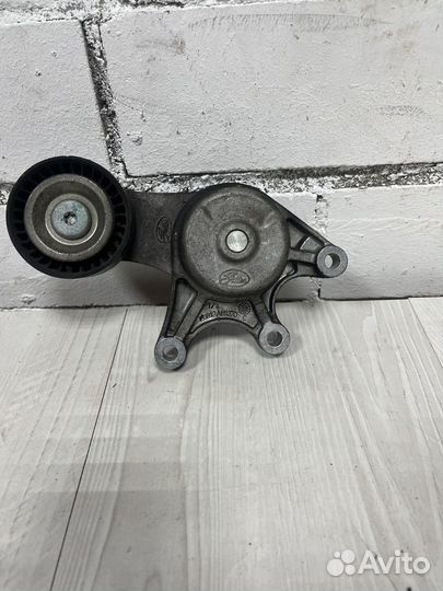 Натяжитель ремня с роликом бмв BMW F10 F20 F30