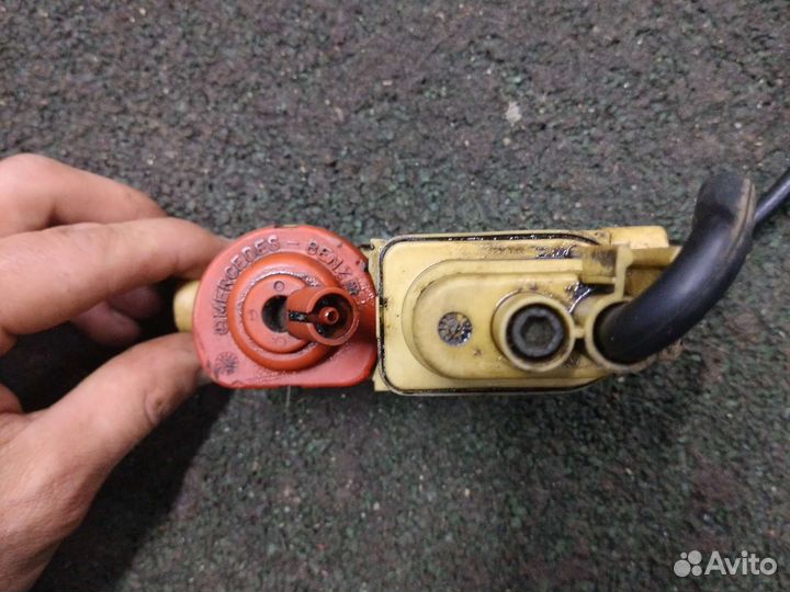 Трос кикдауна Mercedes 124