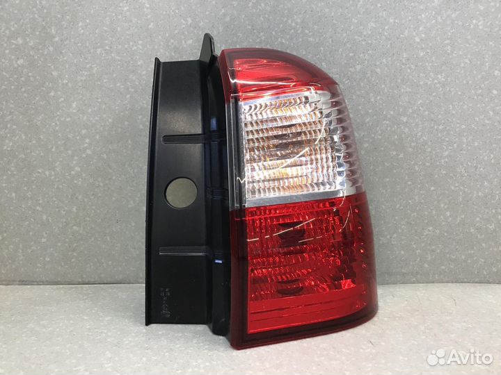 Фонарь задний наружный правый Nissan Terrano III