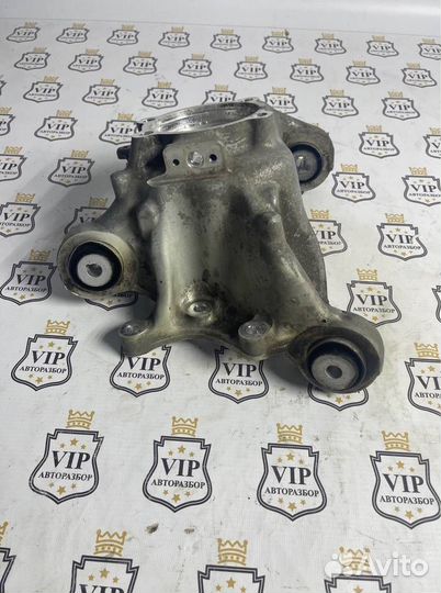 Кулак задний задний левый Mercedes-Benz Cla200