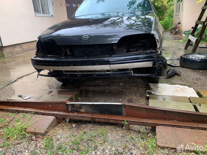 Запчасти на опель омега а