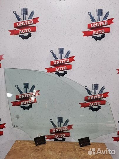Стекло двери переднее правое Mercedes Benz