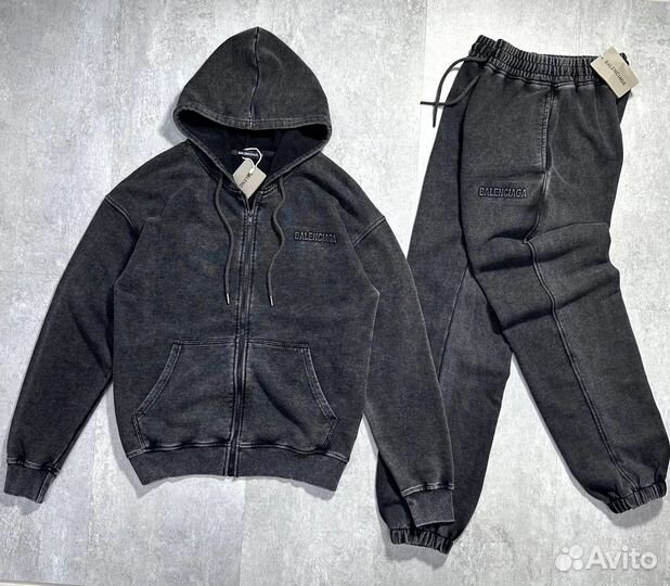 Легкий спортивный костюм Balenciaga