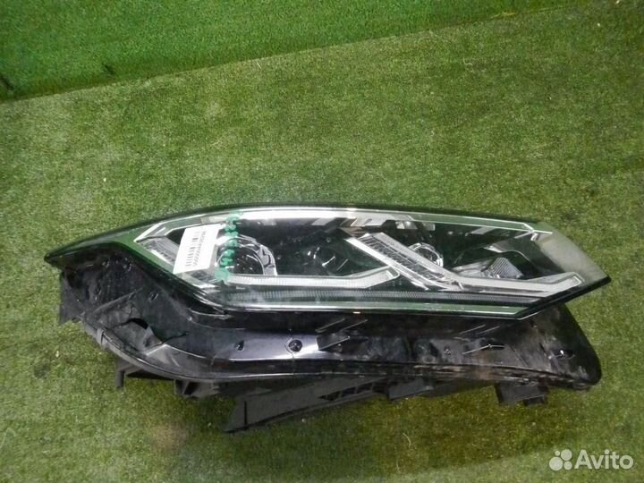 Фара правая Volkswagen Tiguan