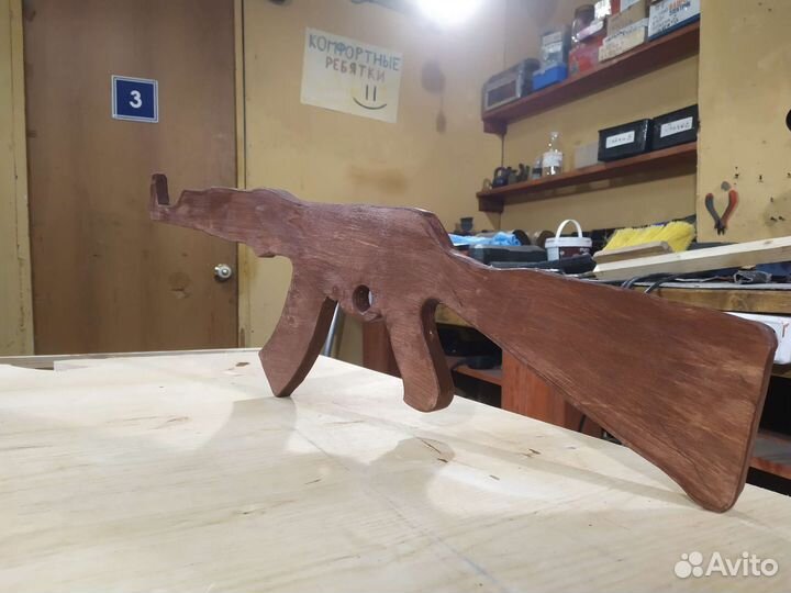 Полномаштабная модель ак-47 из фанеры