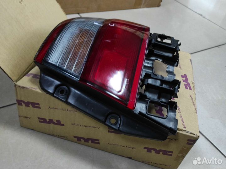 Задний фонарь toyota carina E corona