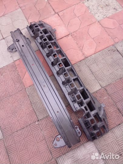 Hyundai Solaris усилитель бампера