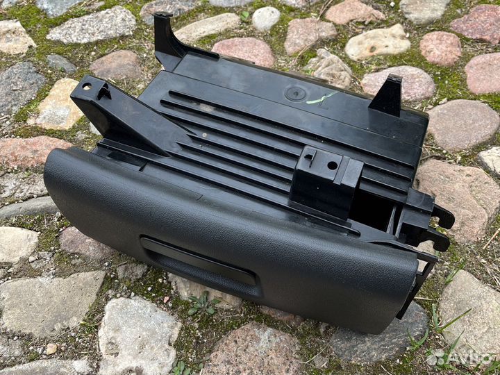 Бардачок ящик под левое сидение VAG