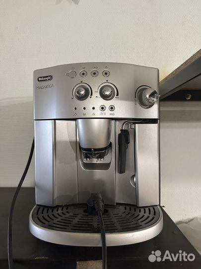 Кофемашина DeLongi magnifica