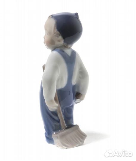 Фарфоровая фигура Малыш с щеткой. Royal Copenhagen