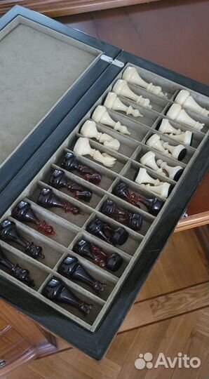 Шахматы мореный дуб с янтарем, шахматы янтарные