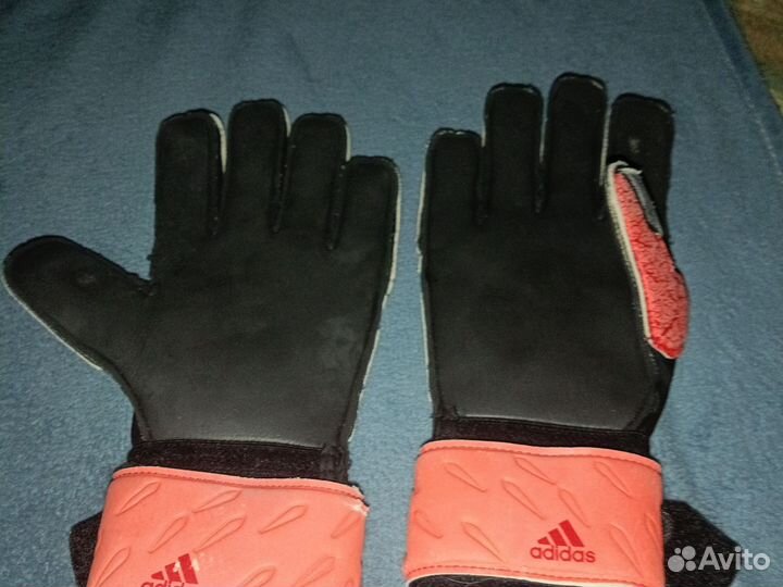 Футбольные вратарские перчатки