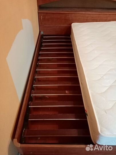 Кровать