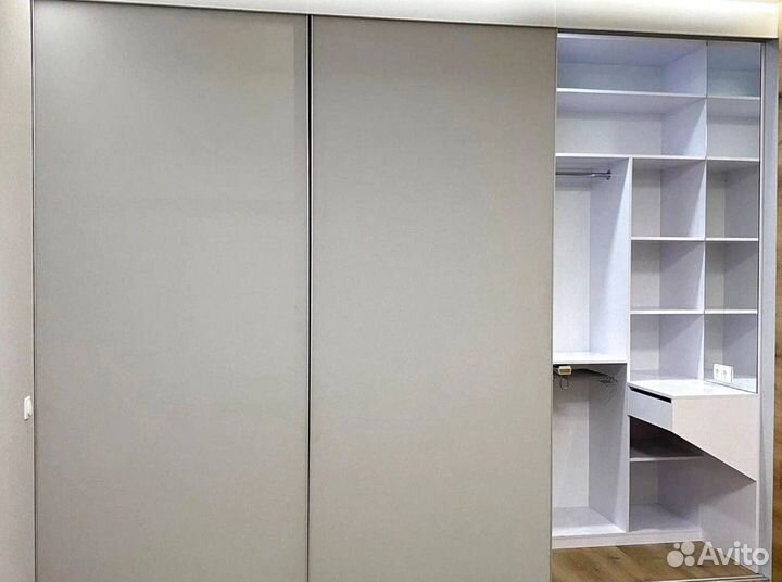 Шкаф купе с зеркалом