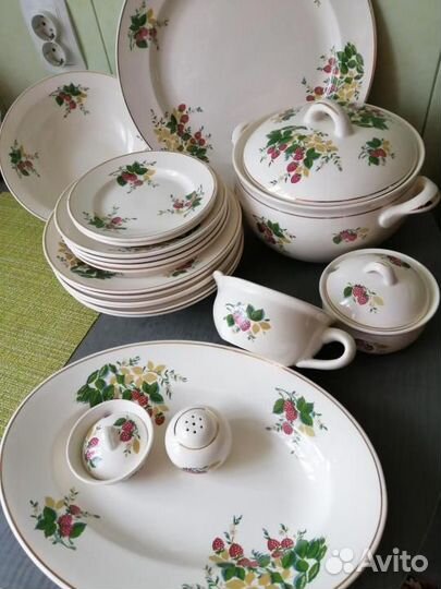 Тарелки,салатники,столовый сервиз (новые )