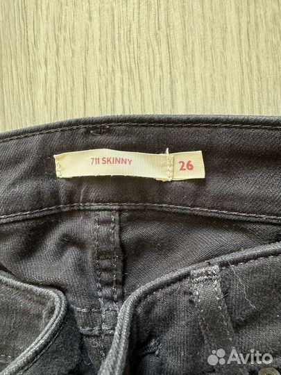 Джинсы levis