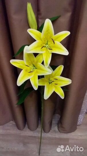 Искусственные лилии