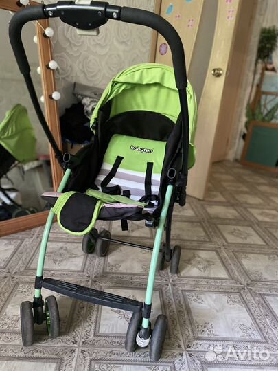 Прогулочная коляска с перекидной ручкой