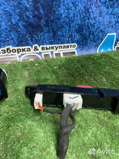 Кнопка аварийной сигнализации Kia Ceed ED