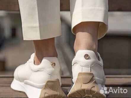 Продавец консультант в шоурум обуви и аксесуаров