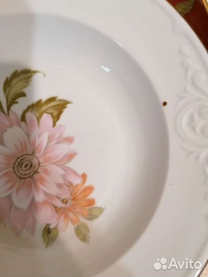 Тарелки и блюдо