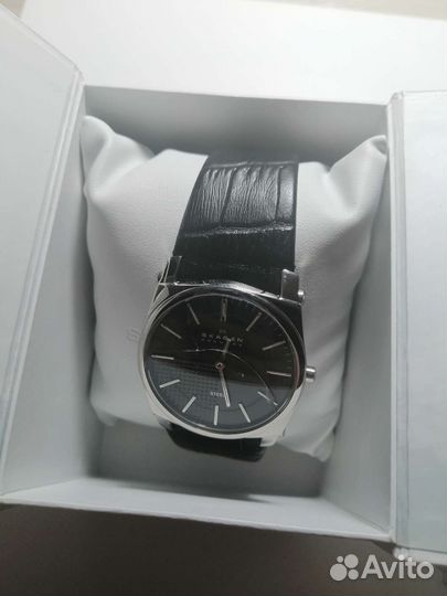 Часы Skagen со сколом