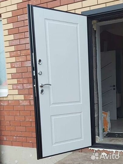 Дверь уличная с терморазрывом для дома и коттеджа