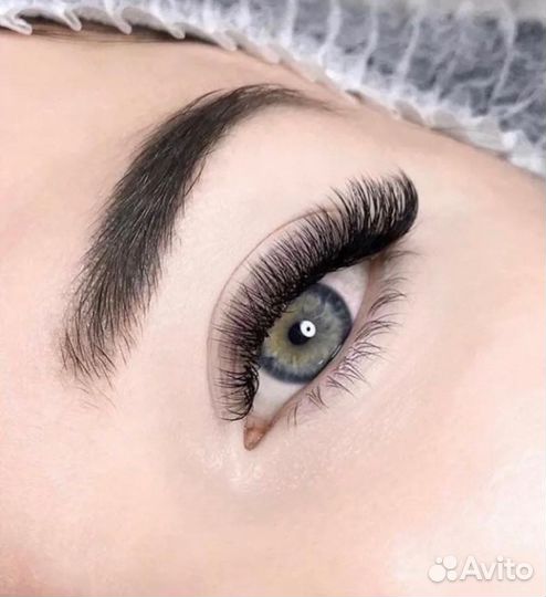 Наращивание ресниц модели