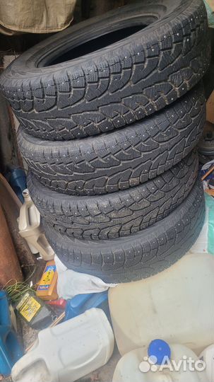 Hankook AM06 225/75 R16