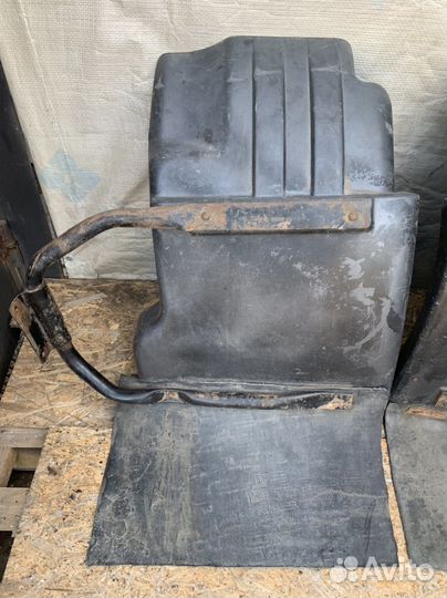 Подкрылок передний на грузовик защита арок