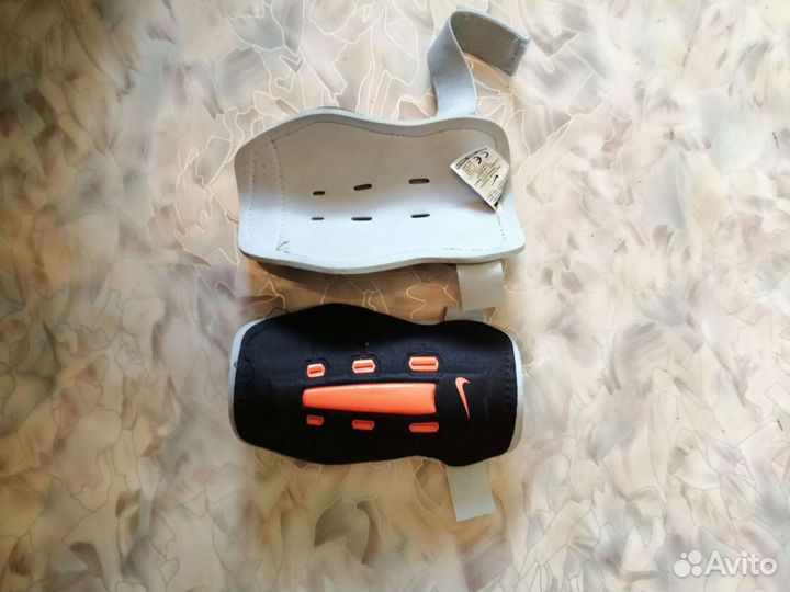 Щитки футбольные