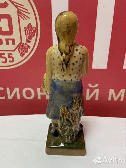 Фарфоровая статуэтка 