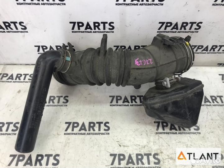 Патрубок воздушн.фильтра toyota harrier