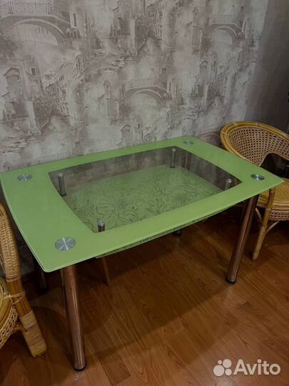 Стол обеденный стеклянный