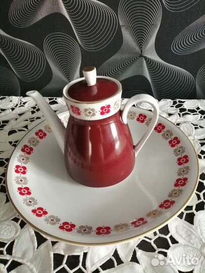 Кофейник и блюдо