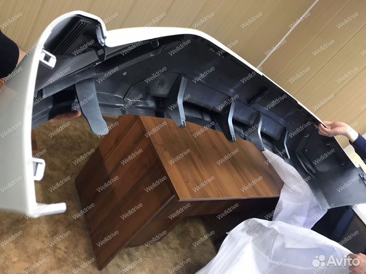 Губа Executive Toyota Land Cruiser 200 белый перл