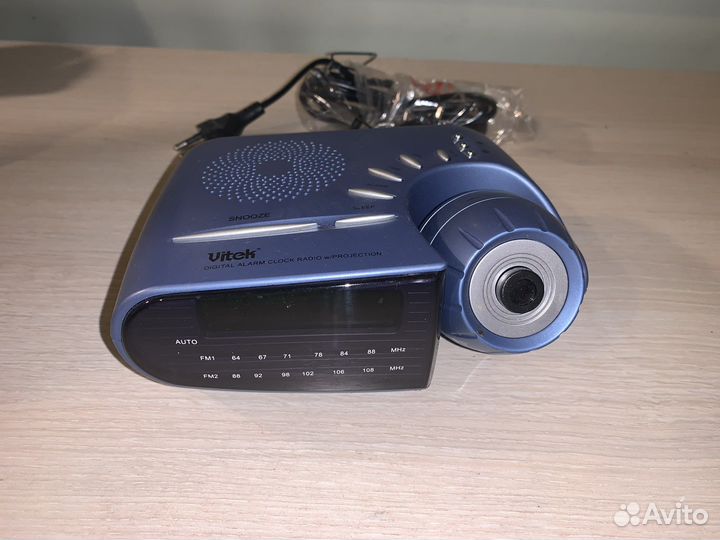 Радиочасы с проектором vitek