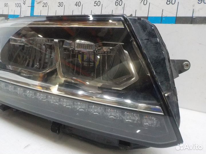 Б/У Б/У Фара правая 5NB941036D VAG