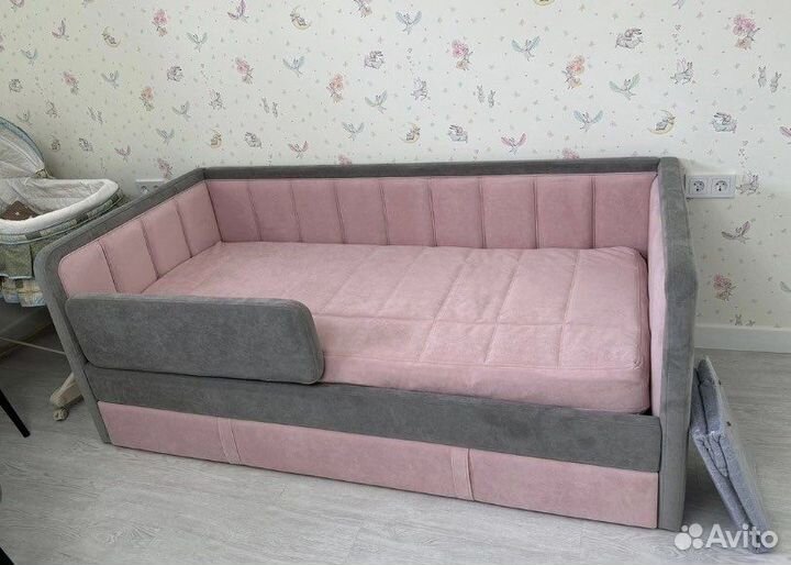 Кровать мягкая с вертикальной стяжкой выдвижная