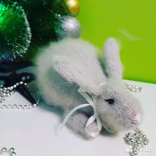 Вязанный Кролик символ 2023 года