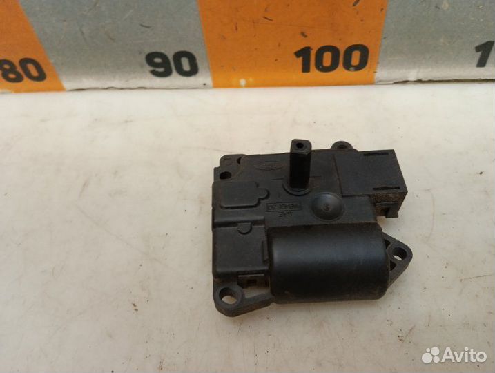Моторчик заслонки отопителя Ford Focus 1 2.0 1999
