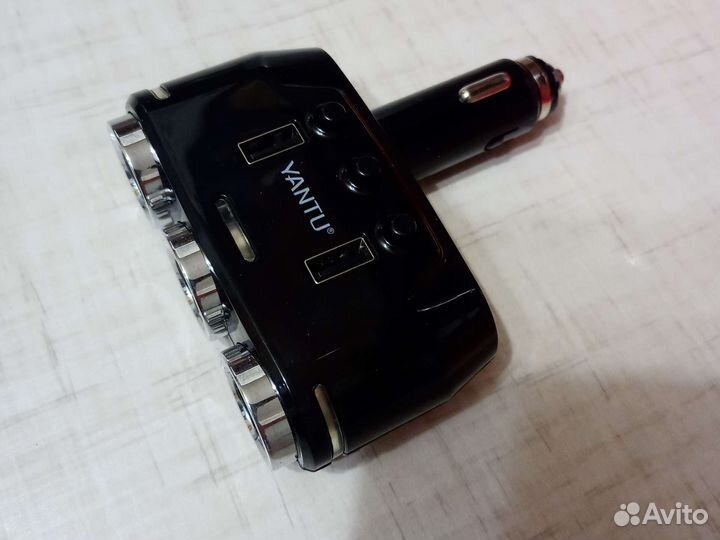 Автомобильное зарядное устройство